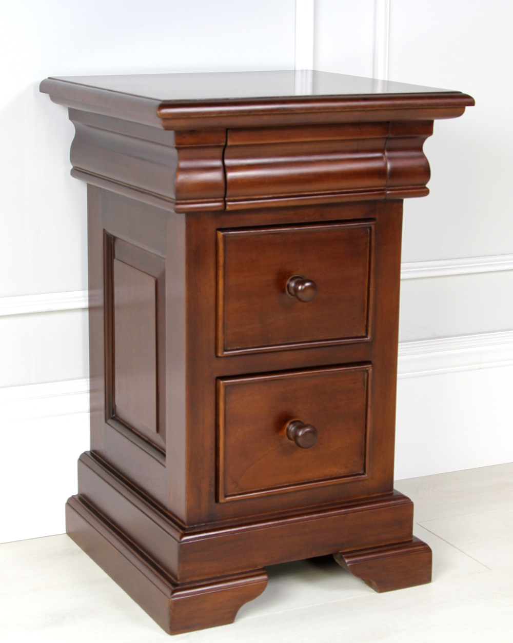 Grosvenor New Mahogany Three Drawer Bedside Table ...